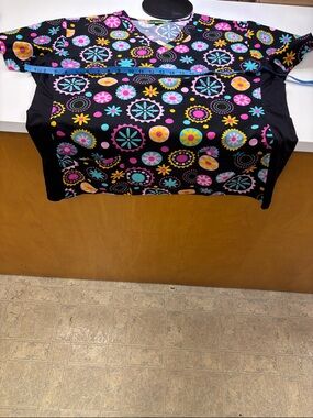 Women's Short Sleeve V-Neck Tee in Black with Bright Floral Medallions